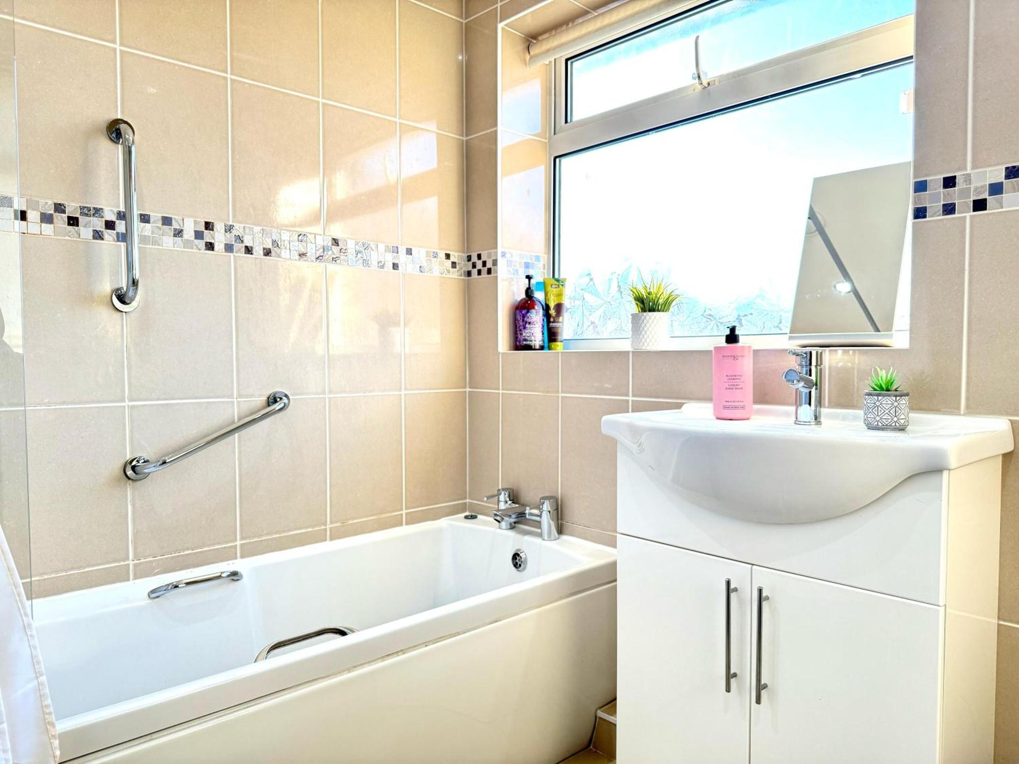 Stylish 3-Bedroom House With Garden & Free Parking'S, Prime Location With Private Garden Kidlington Extérieur photo