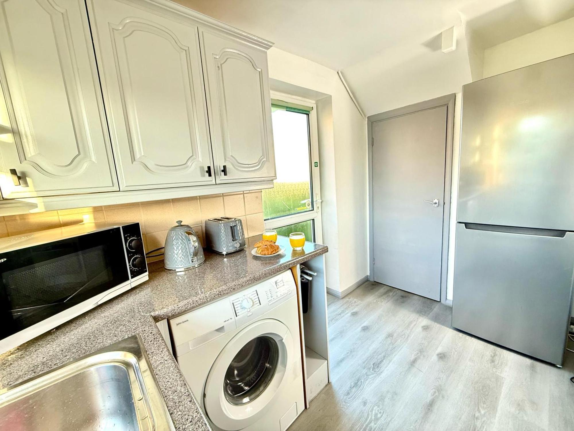Stylish 3-Bedroom House With Garden & Free Parking'S, Prime Location With Private Garden Kidlington Extérieur photo